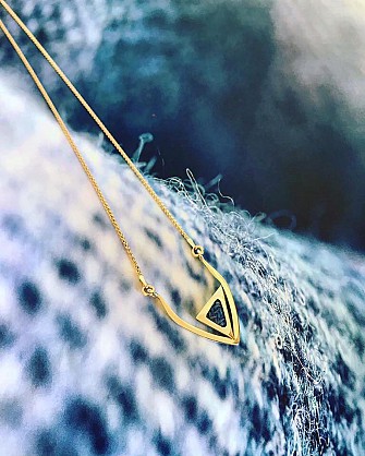 9ct Yellow gold and Harris Tweed - 25mmx30mm - 18nch gold chain 