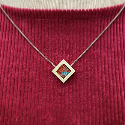 9ct Gold - Approx 11x11mm - 18inch chain 