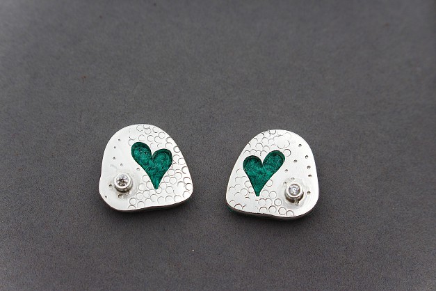 Sterling Silver- Harris Tweed - White Topaz
Approx 17mm