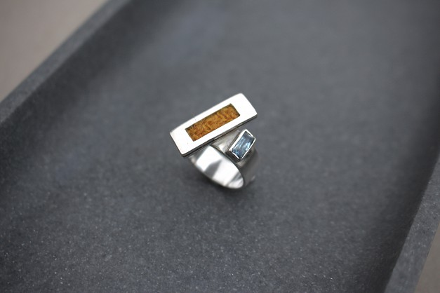 Sterling Silver - Harris Tweed - Aqua Marine. Ring thickness 7.5mm - rectangle - 20x8mm - Aqua marine - 6x4mm