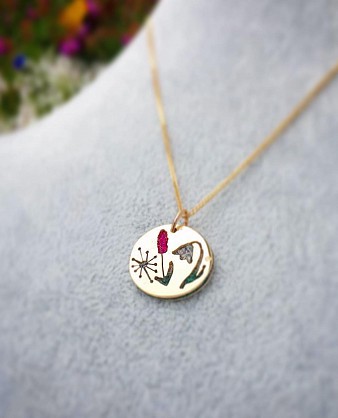 9CT Yellow Gold - Approx 20mm disc - 18 inch Chain and Harris Tweed 